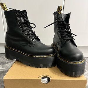 Dr Martens Jadon Platform 8-eye Boot *worn only once*